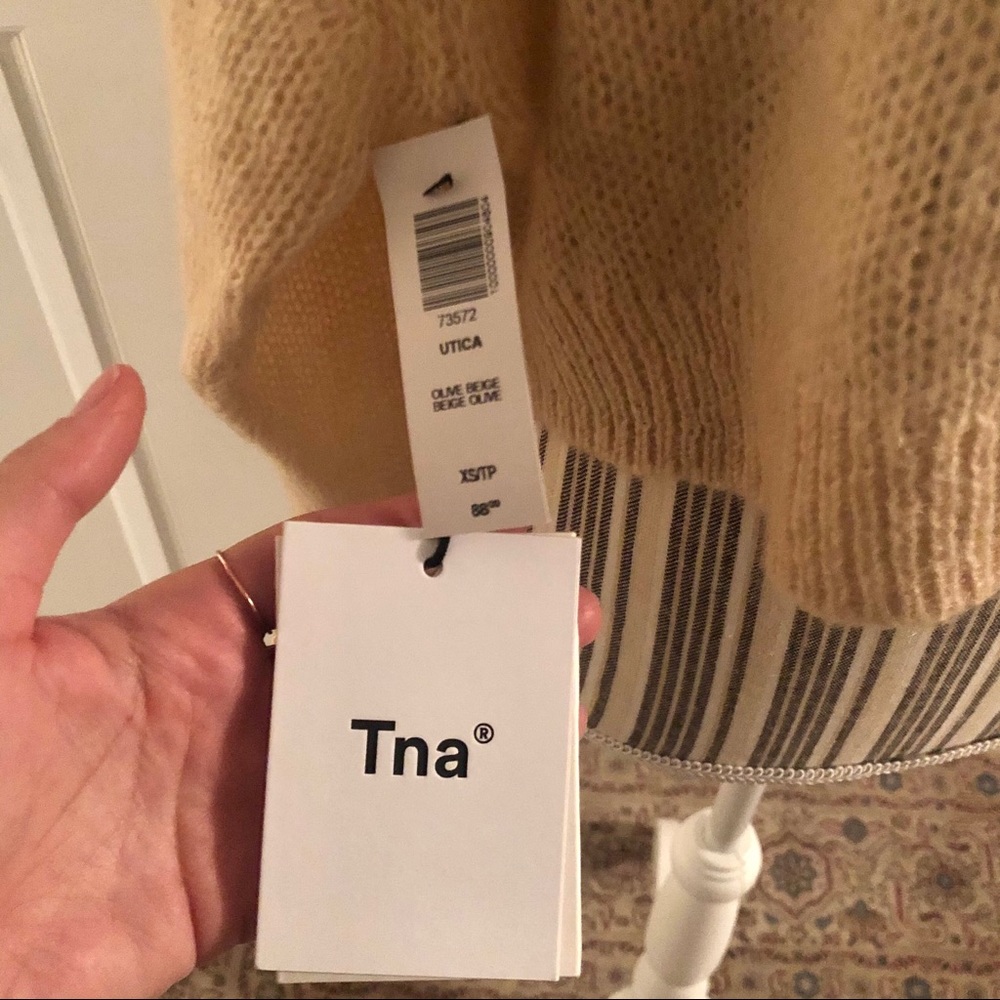 NEW with TAGS Aritzia crop sweater - Picture 2 of 4